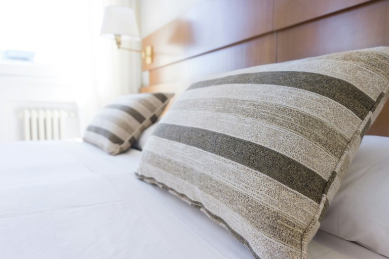 “Relax and Recharge: Seaside Hostel in Honolulu”