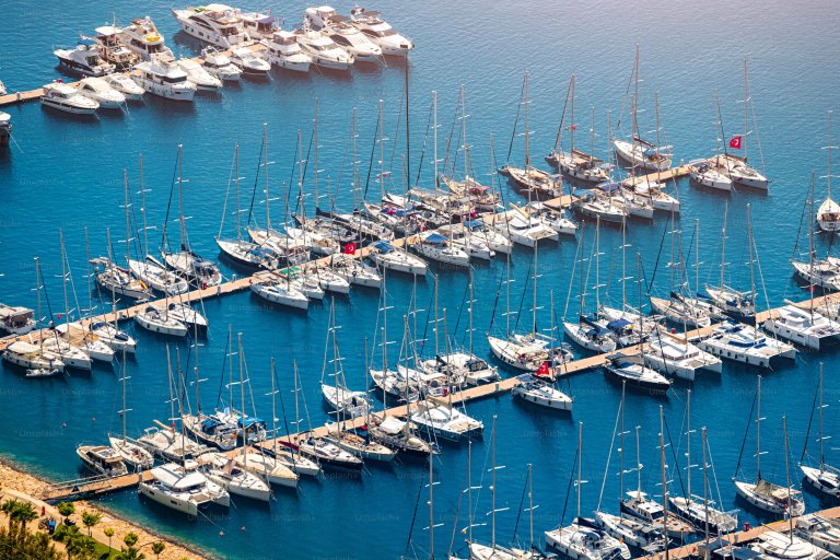 “Discovering Luxurious Living: Dubai Marina Apartments”